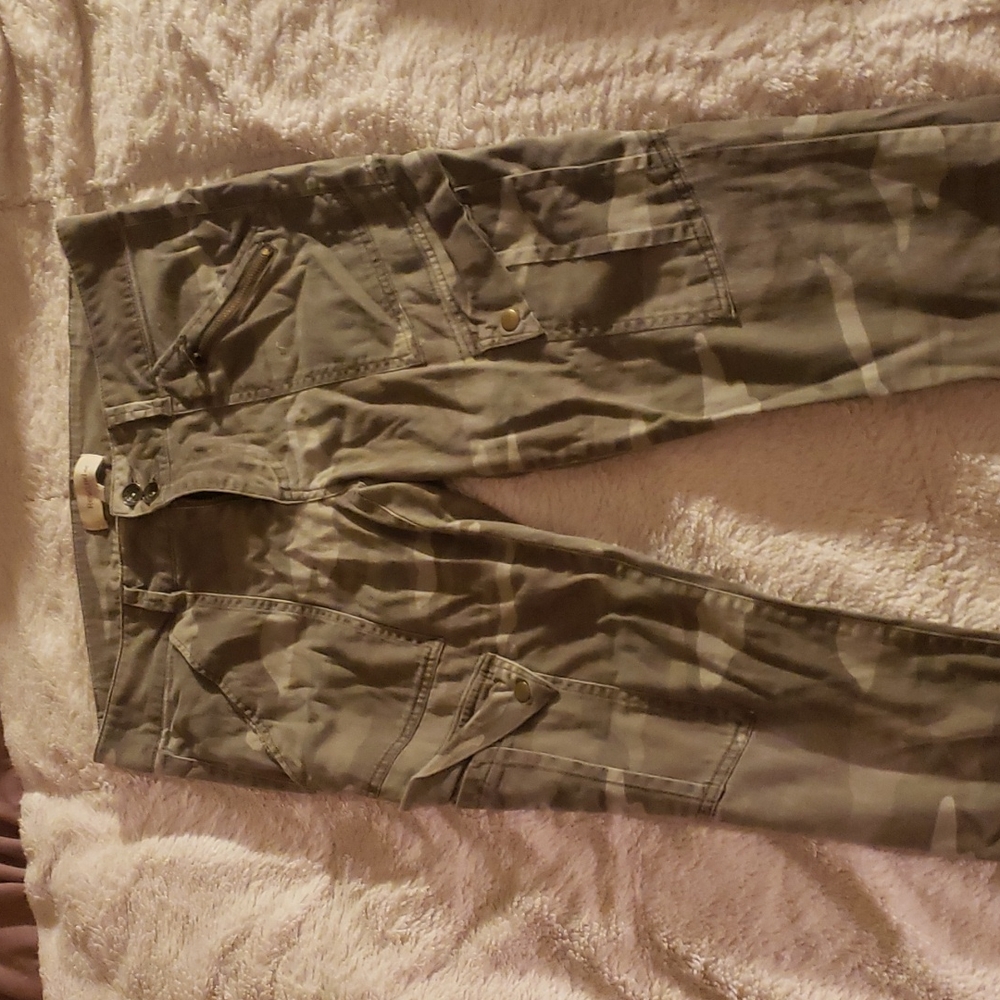Camouflage lightweight pant